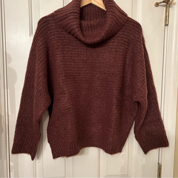 NWT Leith Dolman Cropped Turtleneck Sweater‎ Burgundy Vine Size L - Picture 1 of 7